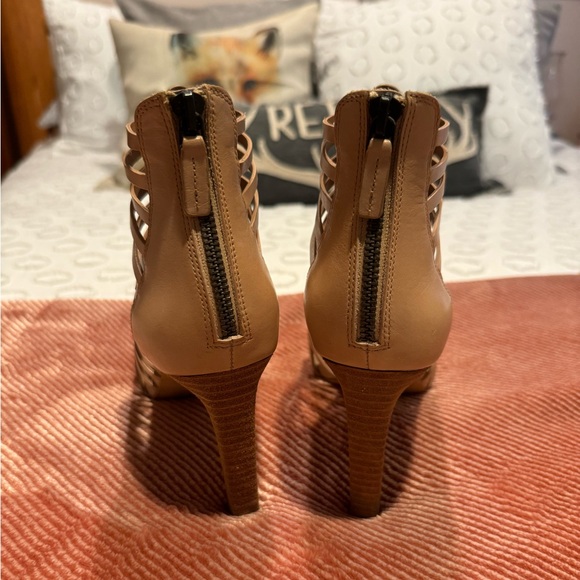 Gently Worn - Elie Tahari Tan Gladiator Strap Leather Heeled Sandals - Size 37 - Picture 3 of 12
